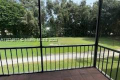 Купить кондоминиум в Пемброк-Пайнс, Флорида 2 спальни, 108.7м2, № 1980858 - фото 9