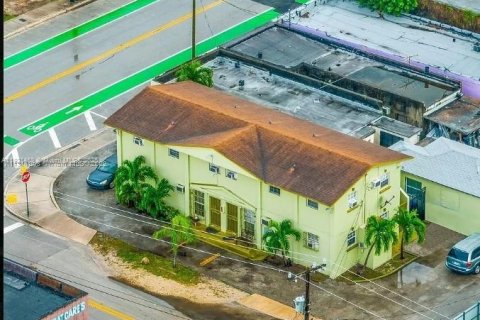 Propiedad comercial en venta en Miami, Florida, 271.27 m2 № 2018644 - foto 2