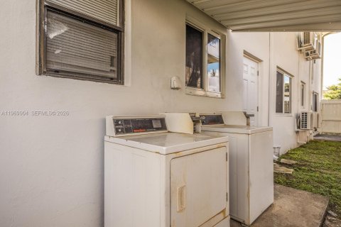 Снять в аренду квартиру в Майами, Флорида 1 спальня, 75.25м2, № 2030657 - фото 13