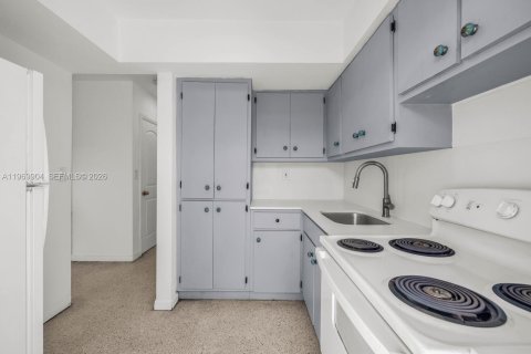 Снять в аренду квартиру в Майами, Флорида 1 спальня, 75.25м2, № 2030657 - фото 8