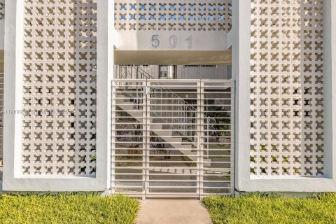 Снять в аренду квартиру в Майами, Флорида 1 спальня, 75.25м2, № 2030657 - фото 10