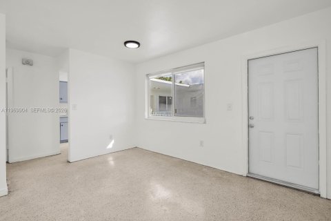 Снять в аренду квартиру в Майами, Флорида 1 спальня, 75.25м2, № 2030657 - фото 6