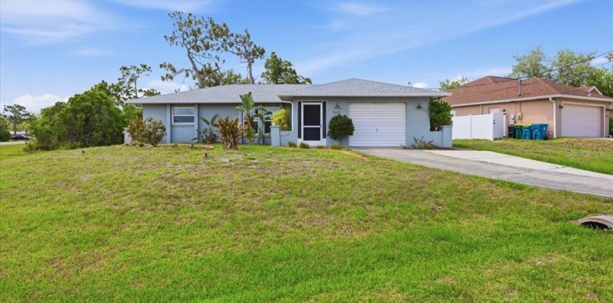House in Englewood, Florida 2 bedrooms, 117.34 sq.m. № 2147975
