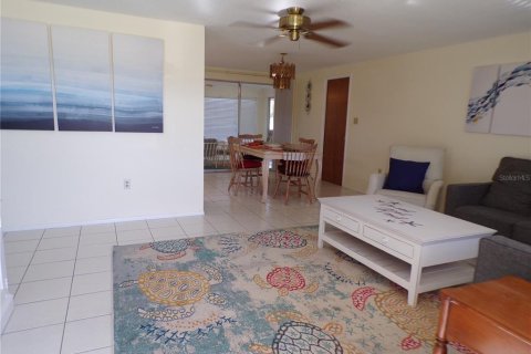 Casa en alquiler en Port Charlotte, Florida, 2 dormitorios, 107.4 m2 № 1812523 - foto 3