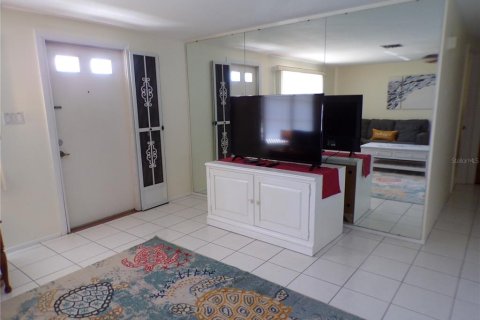 Casa en alquiler en Port Charlotte, Florida, 2 dormitorios, 107.4 m2 № 1812523 - foto 5