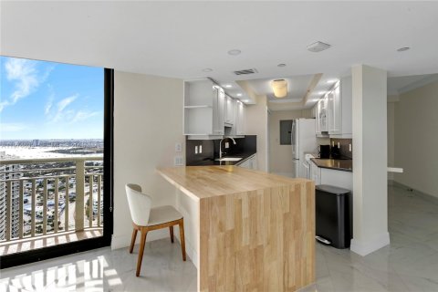 Condo in Riviera Beach, Florida, 2 bedrooms  № 2039987 - photo 8