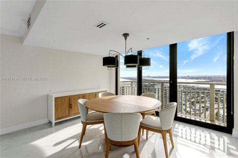 Condo in Riviera Beach, Florida, 2 bedrooms  № 2039987 - photo 5