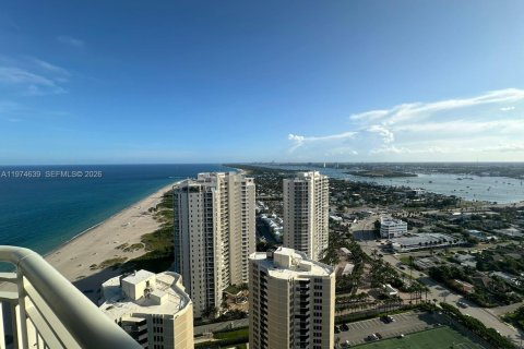 Condo in Riviera Beach, Florida, 2 bedrooms  № 2039987 - photo 19