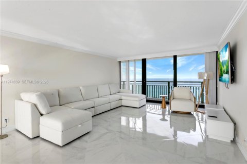 Condo in Riviera Beach, Florida, 2 bedrooms  № 2039987 - photo 2