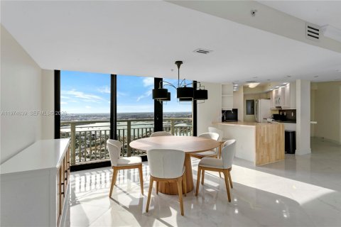 Condo in Riviera Beach, Florida, 2 bedrooms  № 2039987 - photo 6