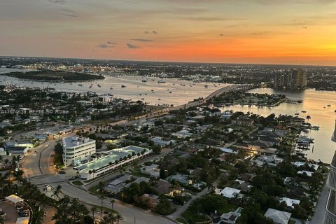 Condo in Riviera Beach, Florida, 2 bedrooms  № 2039987 - photo 21