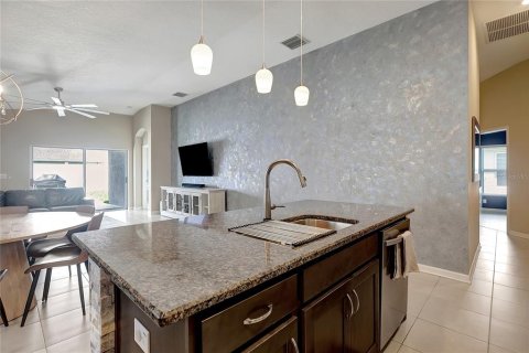 Casa en venta en Spring Hill, Florida, 4 dormitorios, 204.94 m2 № 1911353 - foto 17