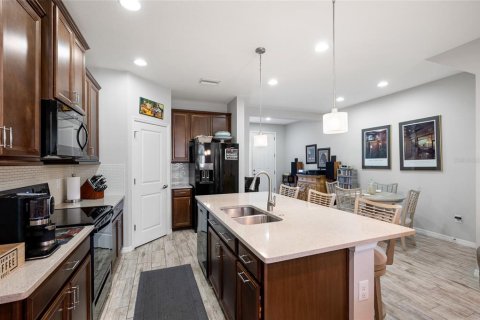 Townhouse in Tampa, Florida 3 bedrooms, 147.16 sq.m. № 1757972 - photo 8