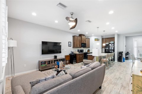 Townhouse in Tampa, Florida 3 bedrooms, 147.16 sq.m. № 1757972 - photo 10