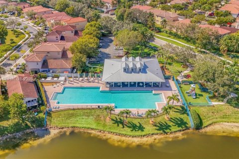 House in Homestead, Florida 3 bedrooms, 203.08 sq.m. № 2031462 - photo 25