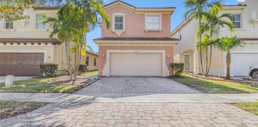 House in Homestead, Florida 3 bedrooms, 203.08 sq.m. № 2031462