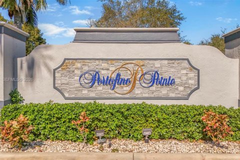 House in Homestead, Florida 3 bedrooms, 203.08 sq.m. № 2031462 - photo 5