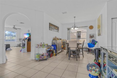 House in Homestead, Florida 3 bedrooms, 203.08 sq.m. № 2031462 - photo 8