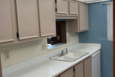 Condo in Saint Petersburg, Florida, 2 bedrooms № 2205160 - photo 6