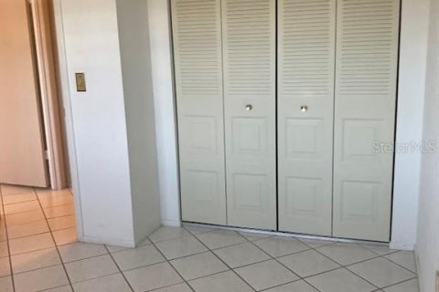 Condo in Saint Petersburg, Florida, 2 bedrooms № 2205160 - photo 23