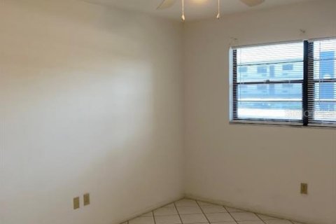 Condo in Saint Petersburg, Florida, 2 bedrooms № 2205160 - photo 22