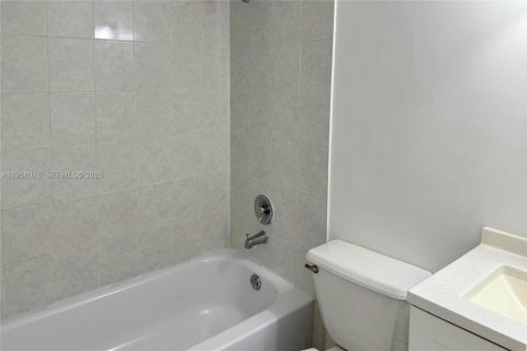 Condo in Sunny Isles Beach, Florida, 1 bedroom  № 2018039 - photo 13