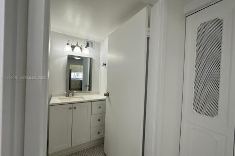 Condo in Sunny Isles Beach, Florida, 1 bedroom  № 2018039 - photo 14