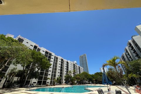 Condo in Sunny Isles Beach, Florida, 1 bedroom  № 2018039 - photo 22