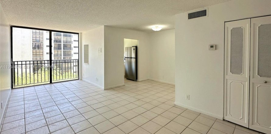 Condo in Sunny Isles Beach, Florida, 1 bedroom  № 2018039