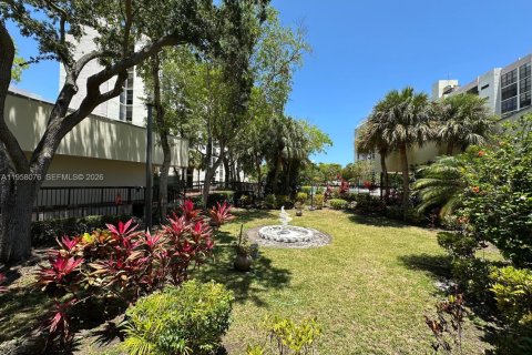 Condo in Sunny Isles Beach, Florida, 1 bedroom  № 2018039 - photo 24