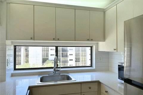 Condo in Sunny Isles Beach, Florida, 1 bedroom  № 2018039 - photo 4