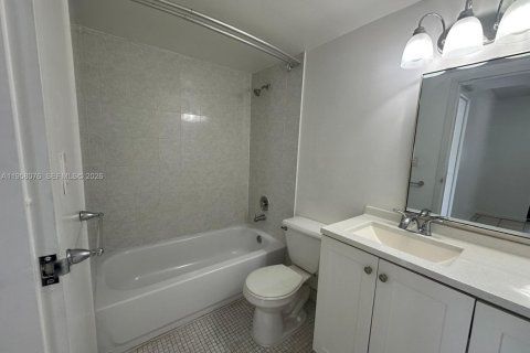 Condo in Sunny Isles Beach, Florida, 1 bedroom  № 2018039 - photo 15