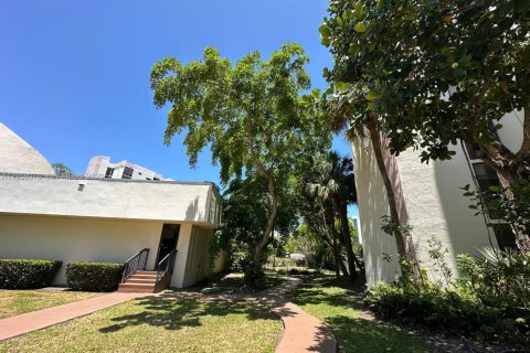 Condo in Sunny Isles Beach, Florida, 1 bedroom  № 2018039 - photo 26