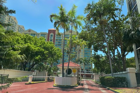 Condo in Sunny Isles Beach, Florida, 1 bedroom  № 2018039 - photo 27