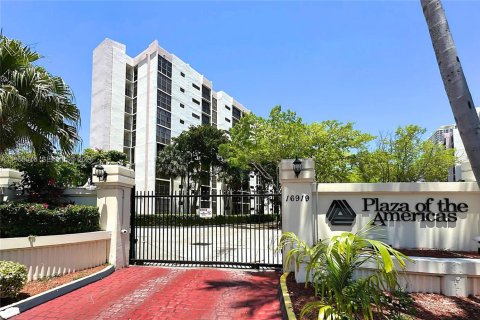 Condo in Sunny Isles Beach, Florida, 1 bedroom  № 2018039 - photo 18