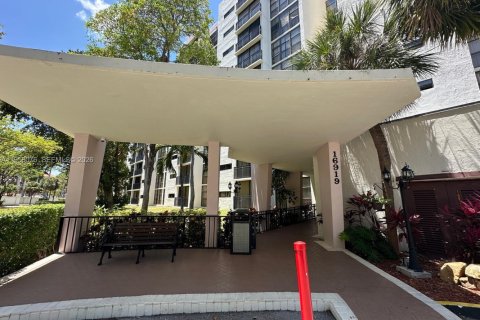 Condo in Sunny Isles Beach, Florida, 1 bedroom  № 2018039 - photo 28