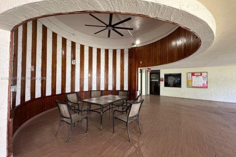 Condo in Sunny Isles Beach, Florida, 1 bedroom  № 2018039 - photo 30