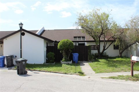 House in Tampa, Florida 2 bedrooms, 103.68 sq.m. № 2208404