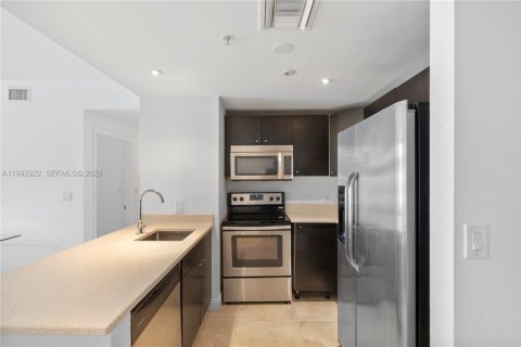 Condominio en venta en Miami, Florida, 1 dormitorio, 60.39 m2 № 2056756 - foto 9