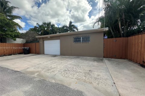 Commercial property in West Palm Beach, Florida 193.05 sq.m. № 1971616 - photo 7