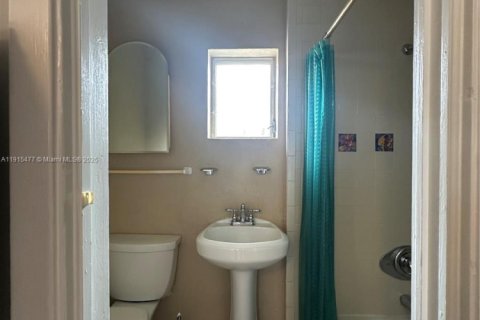 Commercial property in West Palm Beach, Florida 193.05 sq.m. № 1971616 - photo 6