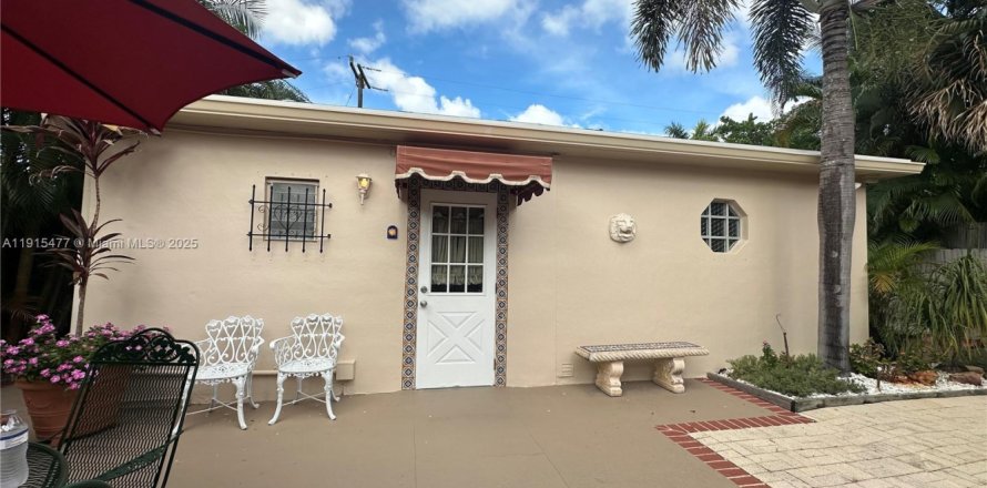 Commercial property in West Palm Beach, Florida 193.05 sq.m. № 1971616