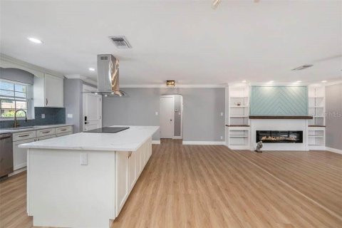 House in Clearwater, Florida 3 bedrooms, 140.75 sq.m. № 1725585 - photo 6