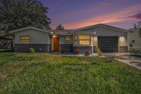 House in Clearwater, Florida 3 bedrooms, 140.75 sq.m. № 1725585 - photo 2