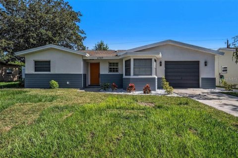 House in Clearwater, Florida 3 bedrooms, 140.75 sq.m. № 1725585 - photo 1