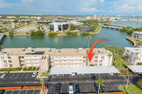 Condo in Saint Petersburg, Florida, 1 bedroom № 2228322