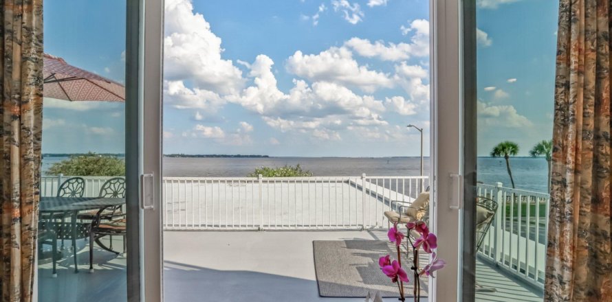 Condominio en Jacksonville, Florida, 3 dormitorios № 768225
