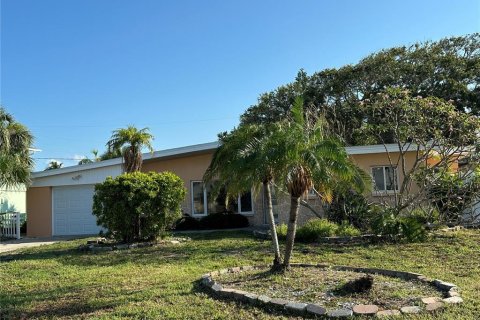 Casa en venta en Belleair Beach, Florida, 2 dormitorios, 124.12 m2 № 1803518 - foto 1