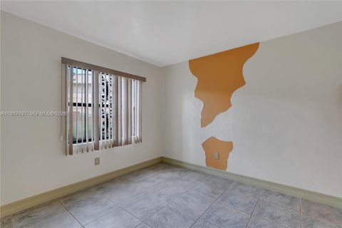 Condominio en venta en Hialeah, Florida, 3 dormitorios, 91.04 m2 № 2047805 - foto 20