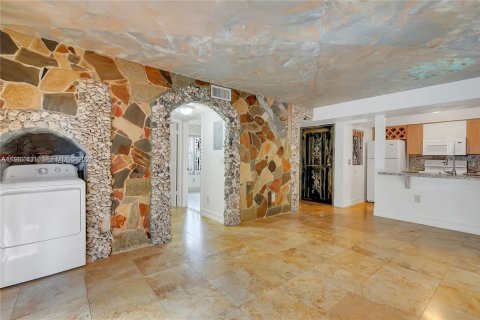 Condominio en venta en Hialeah, Florida, 3 dormitorios, 91.04 m2 № 2047805 - foto 11